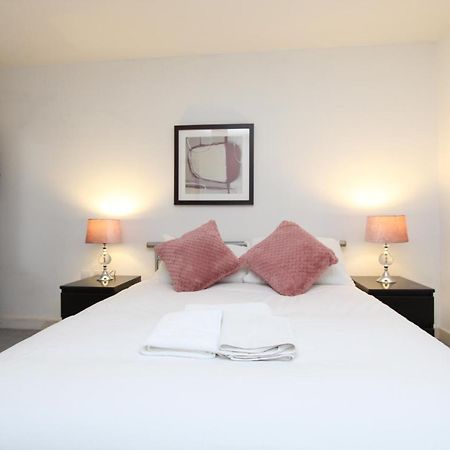 Spacious 1- Bedroom Apartment In E16 Λονδίνο Εξωτερικό φωτογραφία