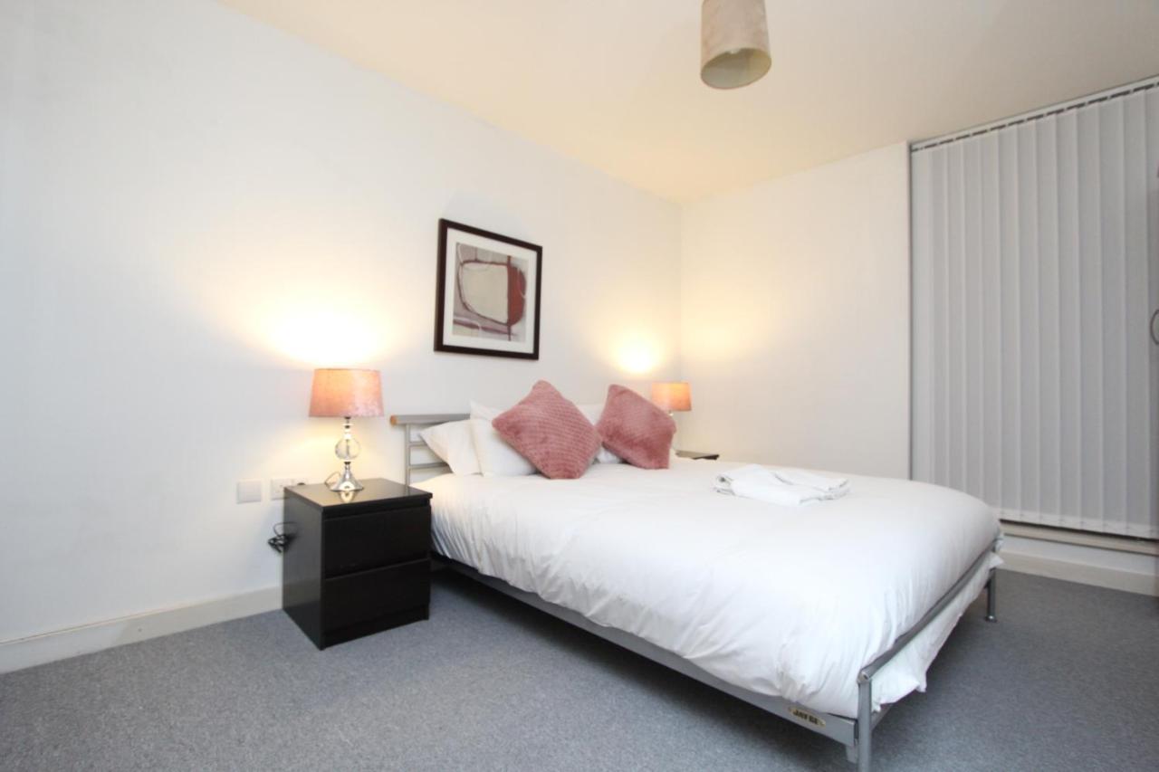 Spacious 1- Bedroom Apartment In E16 Λονδίνο Εξωτερικό φωτογραφία
